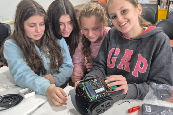 Alunos de Novo Cabrais iniciam a criação de um robô no Projeto de Robótica