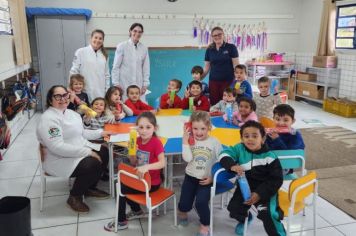 Equipe de Odontologia da SMS promove saúde bucal na EMEF São Roque