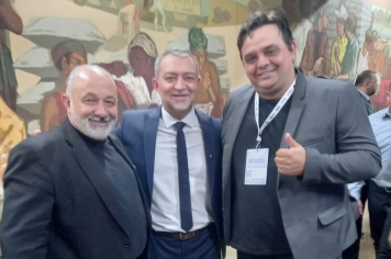 Viagem à Brasília: Prefeito e Vice retornam com o anúncio de uma nova patrola para o município 