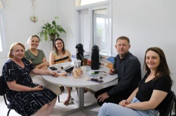 Equipe pedagógica de Arroio do Tigre realiza visita técnica em Novo Cabrais para conhecer propostas educacionais