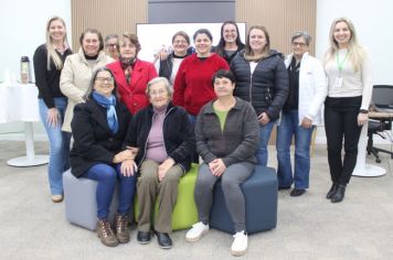 Grupo de mulheres recebe consultoria de Educação Financeira no Sicredi