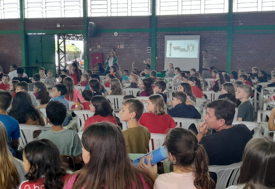 Palestra sobre Bullying na Escola reúne estudantes e comunidade