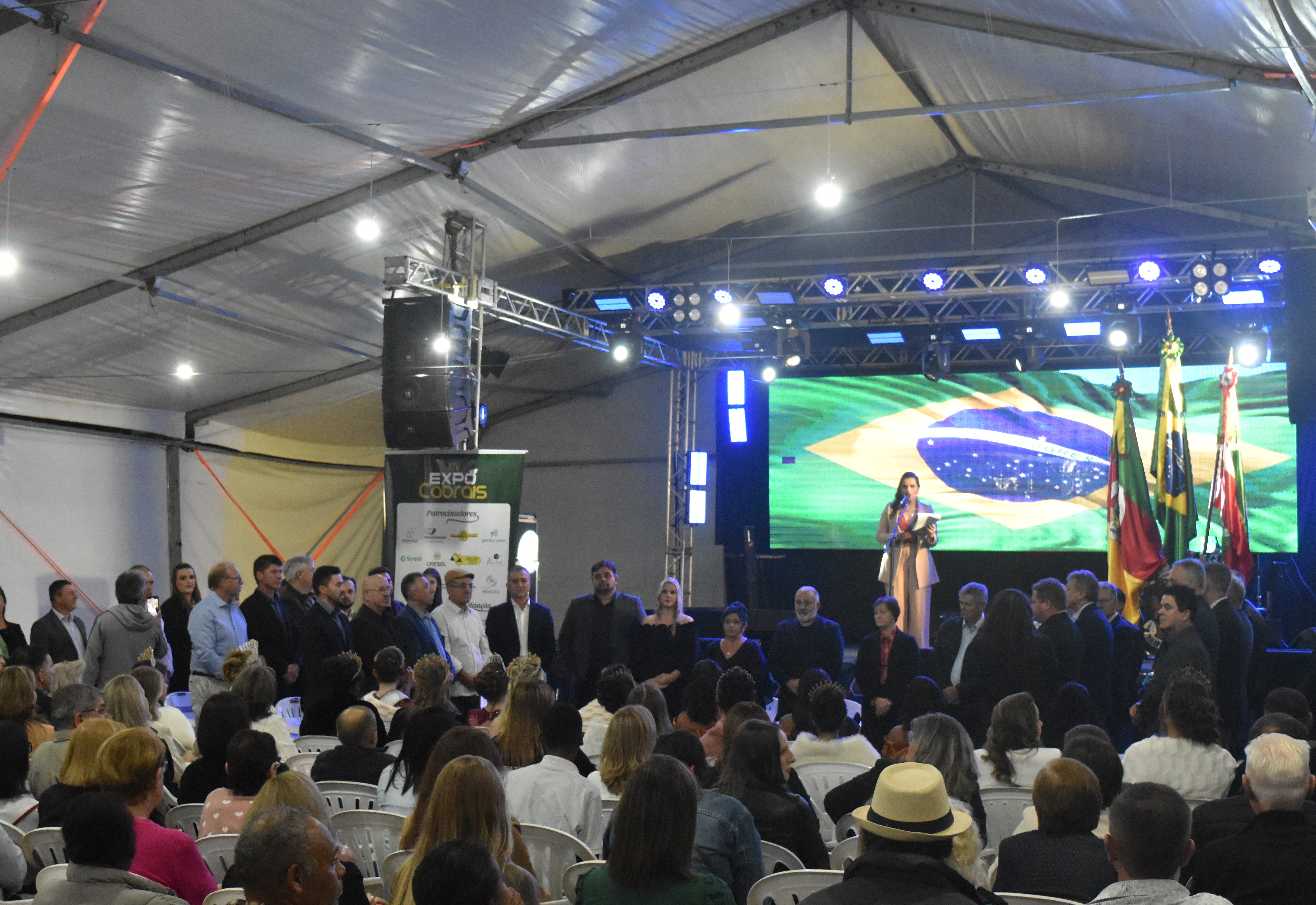 Expocabrais inicia com grande público e com anúncio de emenda de R$ 100 mil para a Saúde