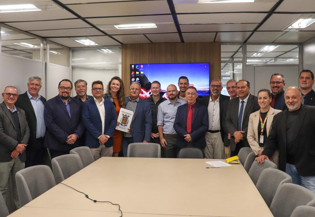 Prefeito participa de reunião sobre a duplicação da RSC-287