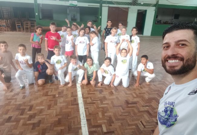 Capoeira retorna às escolas de Novo Cabrais
