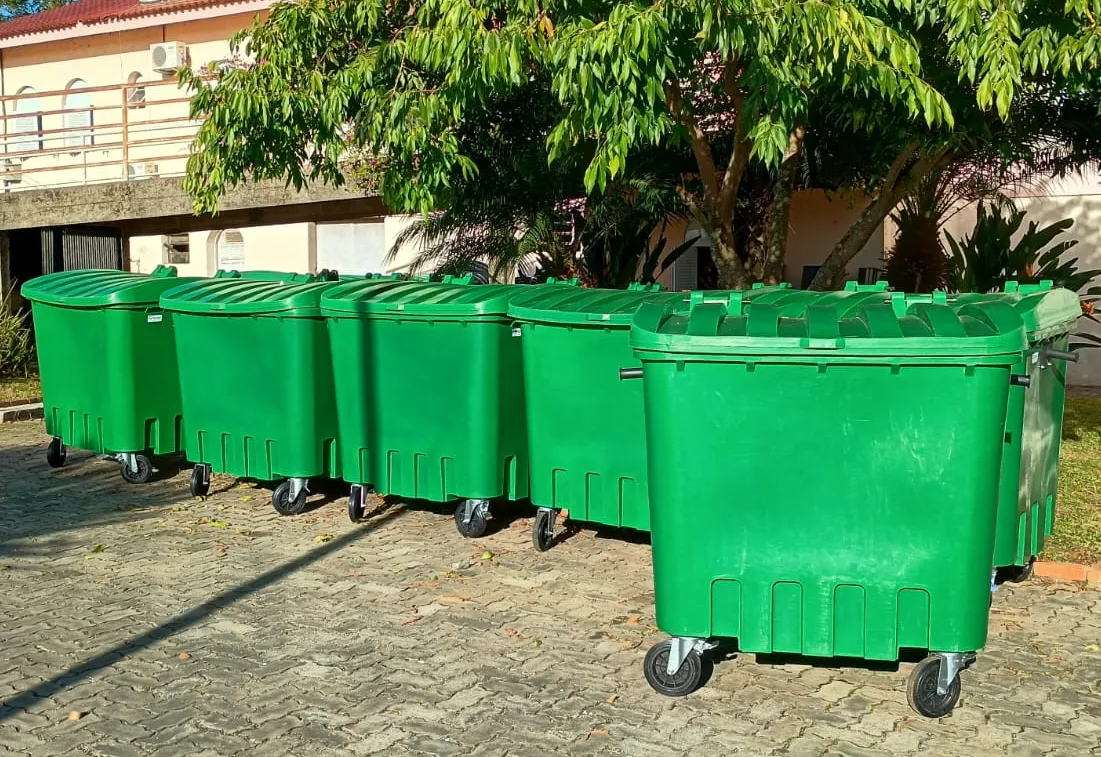 Município recebe novos contêiners para depósito do lixo