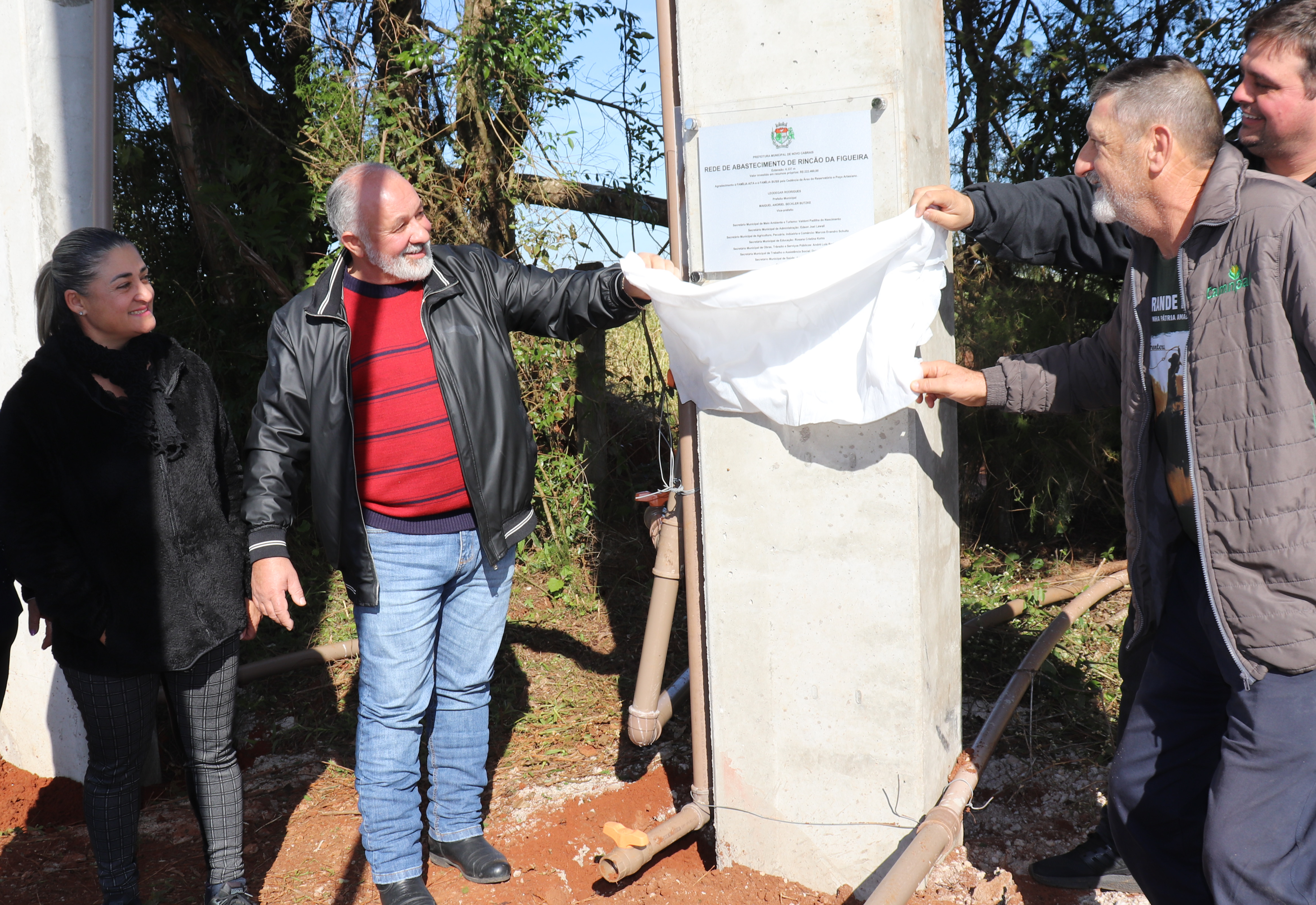 Rede de água é inaugurada para atender três localidades de Novo Cabrais
