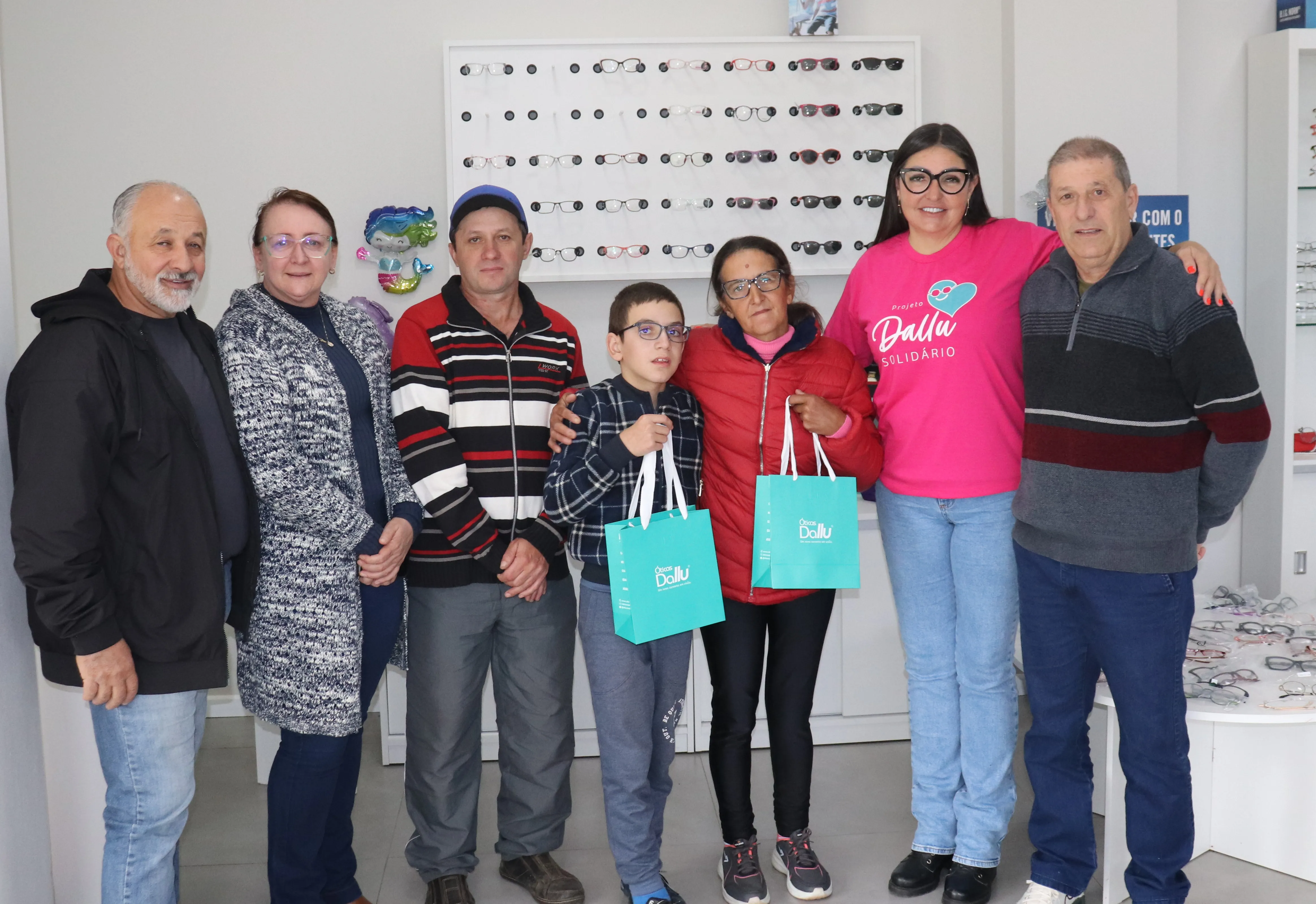 Projeto social auxilia alunos com dificuldades de visão