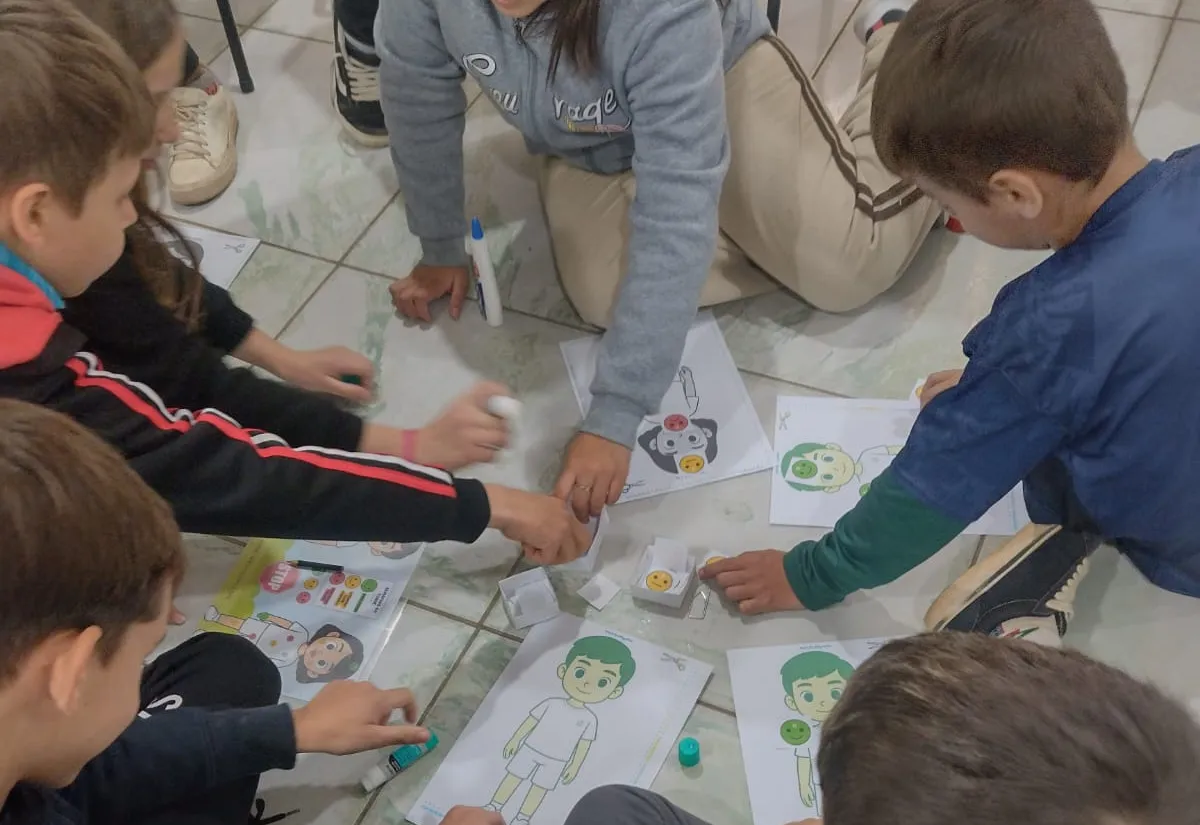 Escola São Roque desenvolve atividades do Maio Laranja com alunos