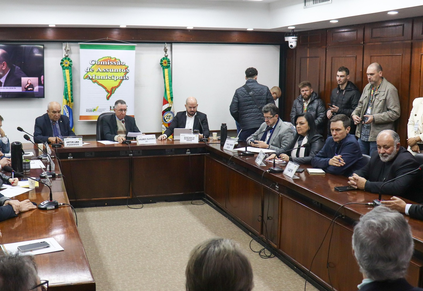 Prefeito Leodegar participa de reunião do Comitê da RSC-287 e cobra agilidade nas obras