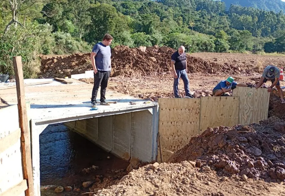 Obras em galeria próxima de ser concluída em Cortado